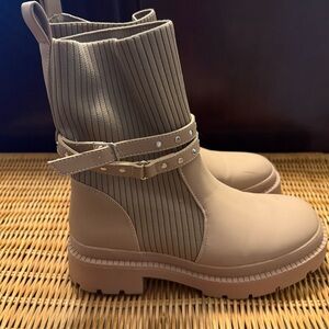 Dream Pairs Tan Chelsea Ankle Boots with Studded Strap- great condition